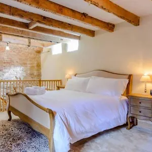 https://new-the-cow-house-in-the-heart-of-whitby.yorkshirehotels.net